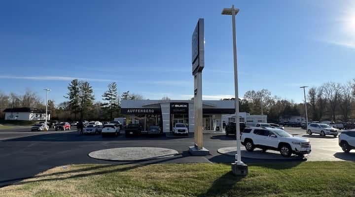 AUFFENBERGCARBONDALE.COM (618) 457-3391 GMC WE ARE PROFESSIONAL GRADE Chris UFFENBERG CARBONDALE. IL BUICK • GMC 1015 E. WALNUT CARBONDALE