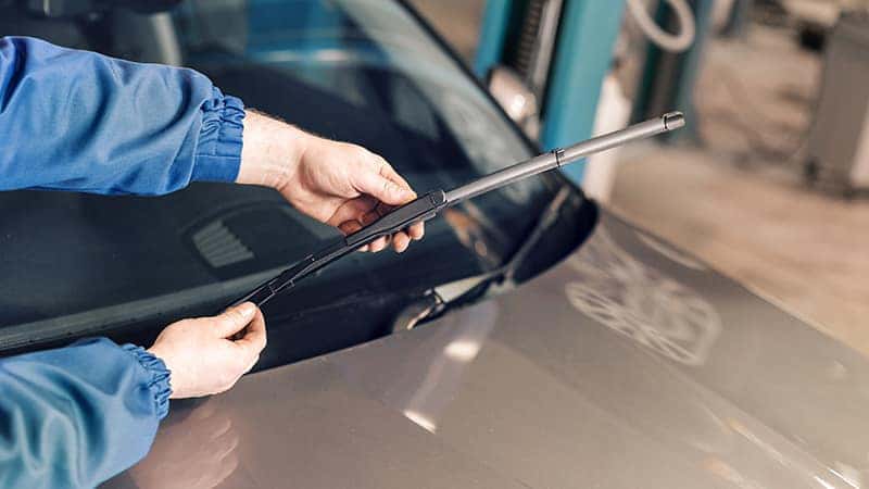 How To Change a Wiper Blade on a Car Fort Myers Mitsubishi