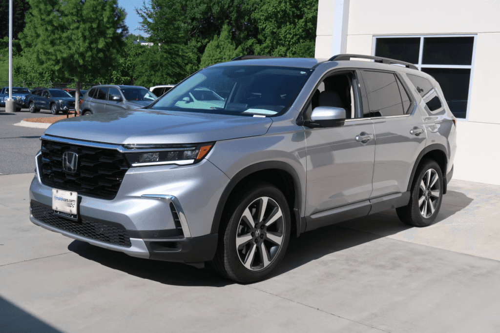Certified Pre-Owned 2025 Honda Pilot Touring AWD