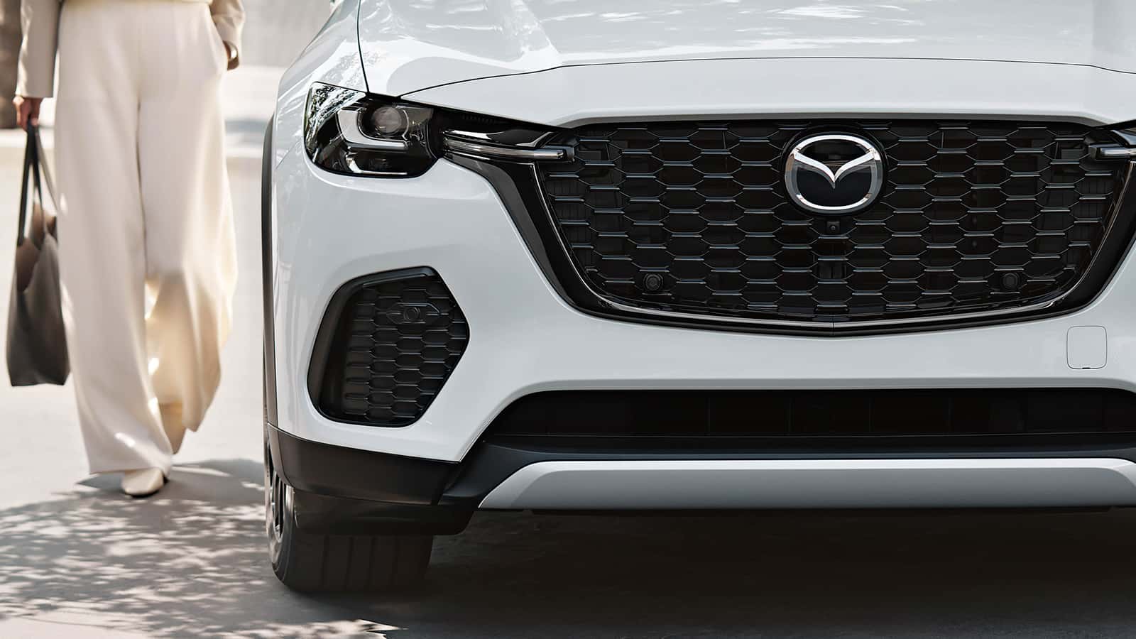 Close up of the grill on a white Mazda CX-70.