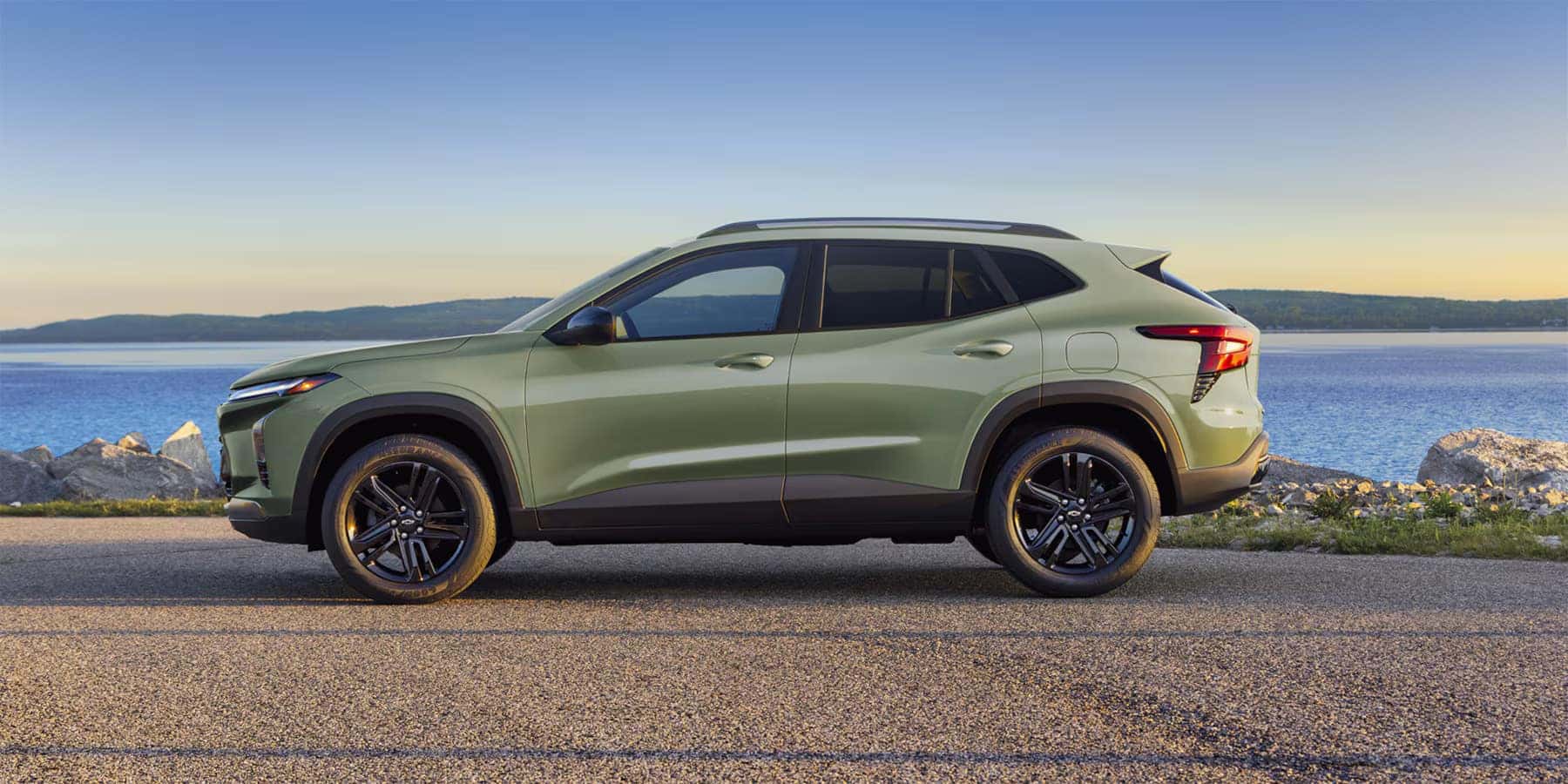 Side profile view of the 2025 Chevrolet Trax showcasing its bold exterior design.