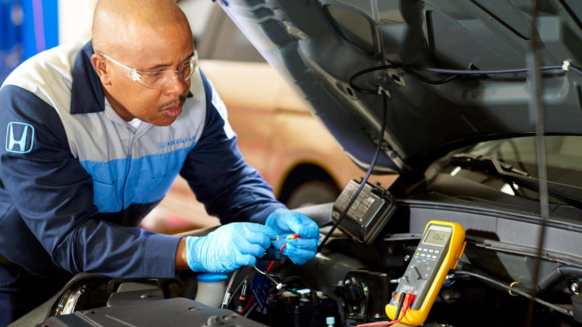 honda tech checking car battery